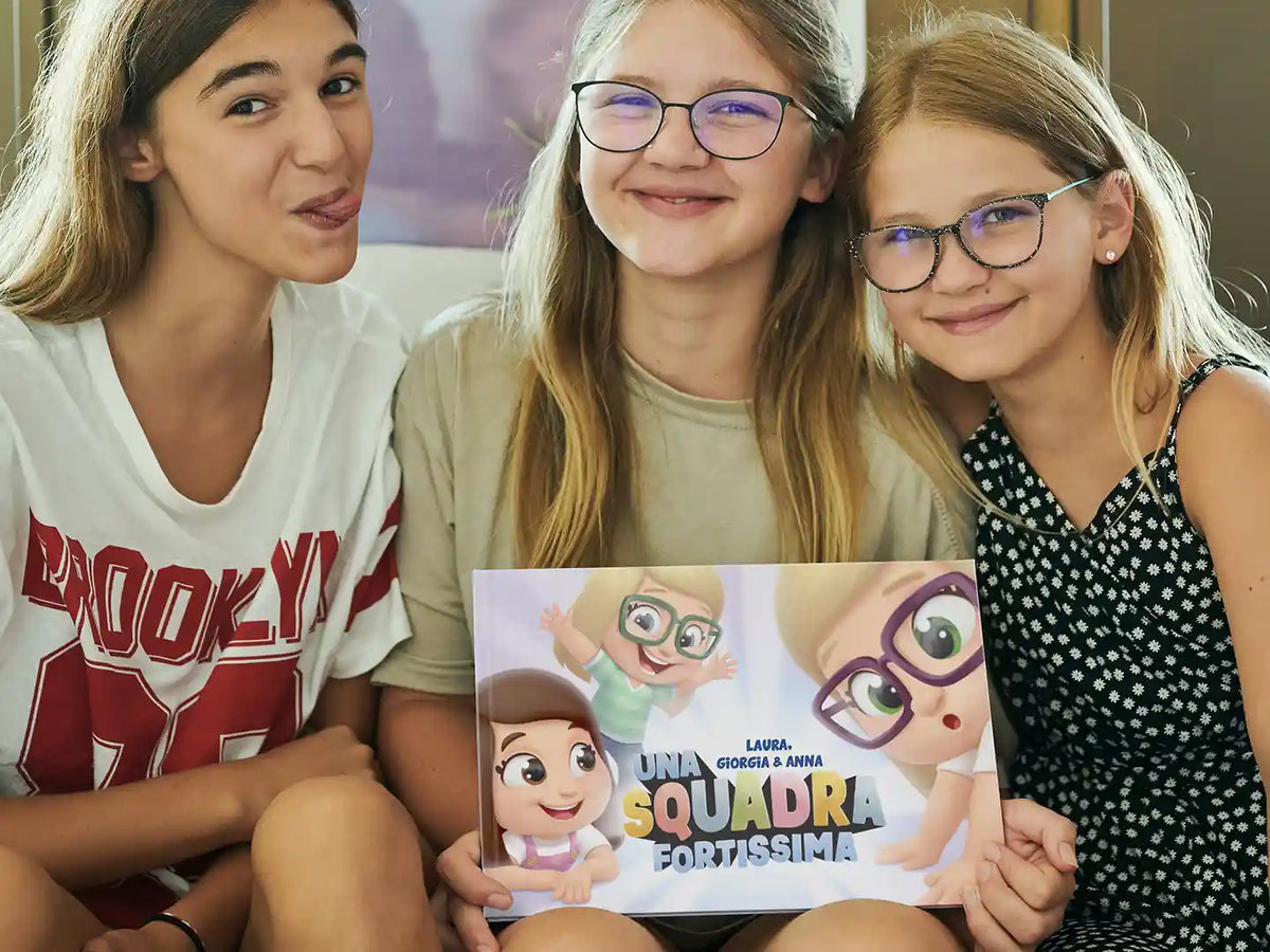 Tre sorelle con il miglior regalo per tre bambini: un libro personalizzato.