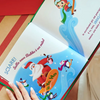 Un'illustrazione di Babbo Natale e il tuo bambino che si divertono durante il Natale in questo libro personalizzato, un regalo di Natale perfetto per i piccoli.