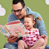 Papa che legge al suo bambino il libro personalizzato della scuola.
