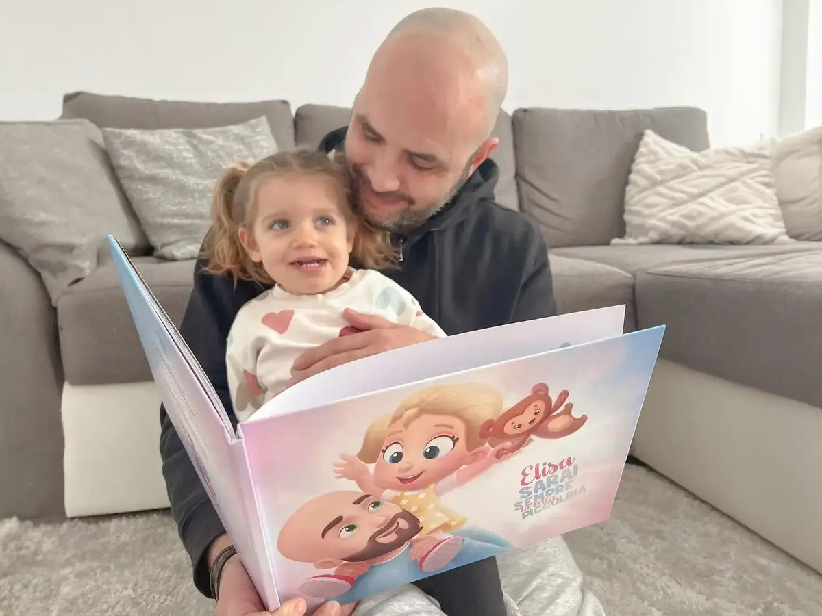 Immagina la gioia negli occhi di papà mentre si vede insieme ai suoi piccolini sulla copertina di un libro personalizzato.