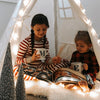 In questo meraviglioso libro di Natale personalizzato, immergete uno o due bambini nella magia delle feste.
