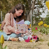 Una Mamma che legge al suo neonato il miglior libro personalizzato de sviluppo.