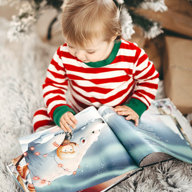 In questo meraviglioso libro di Natale personalizzato, immergete uno o due bambini nella magia delle feste.