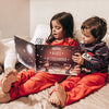 In questo meraviglioso libro di Natale personalizzato, immergete uno o due bambini nella magia delle feste.
