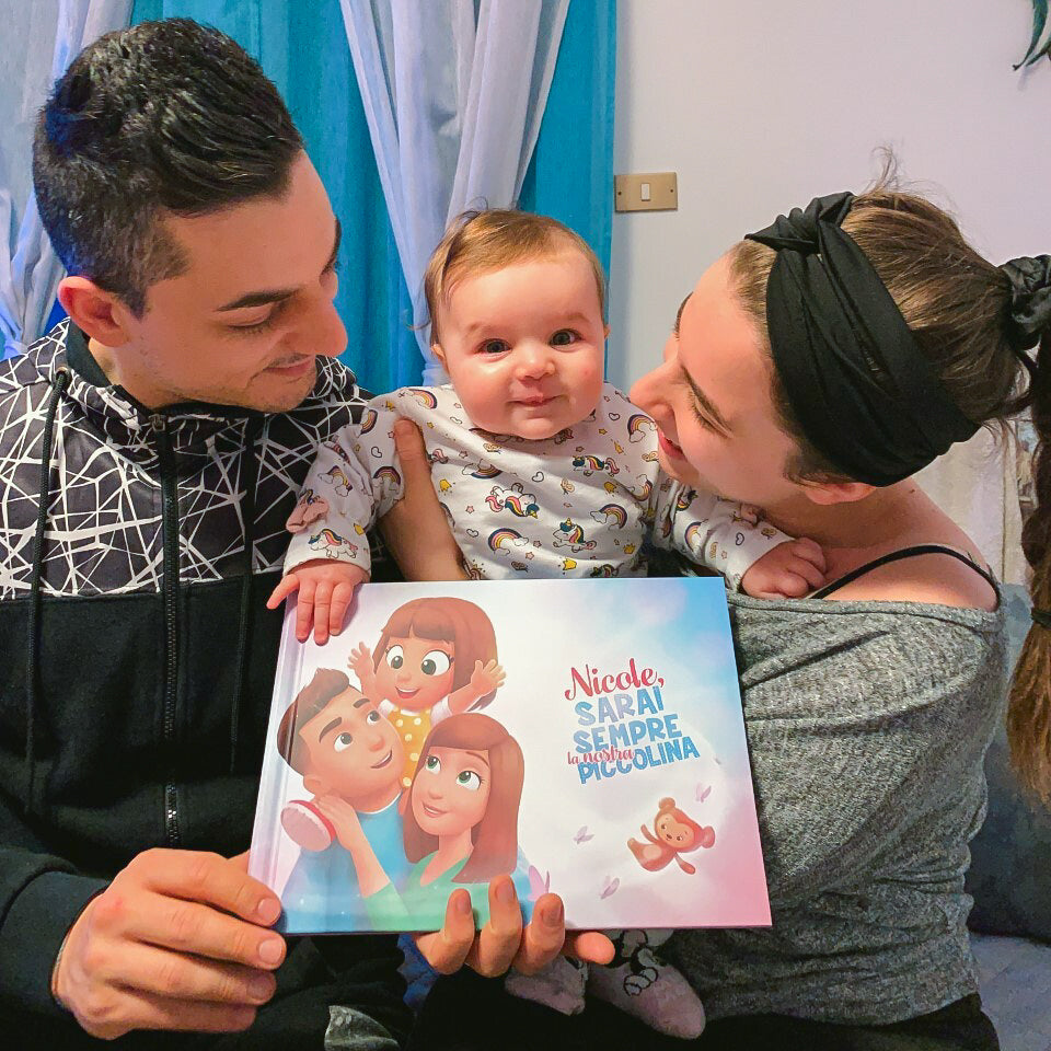 Una bella famiglia italiana con il suo libro personnalizato Urra Eroi.