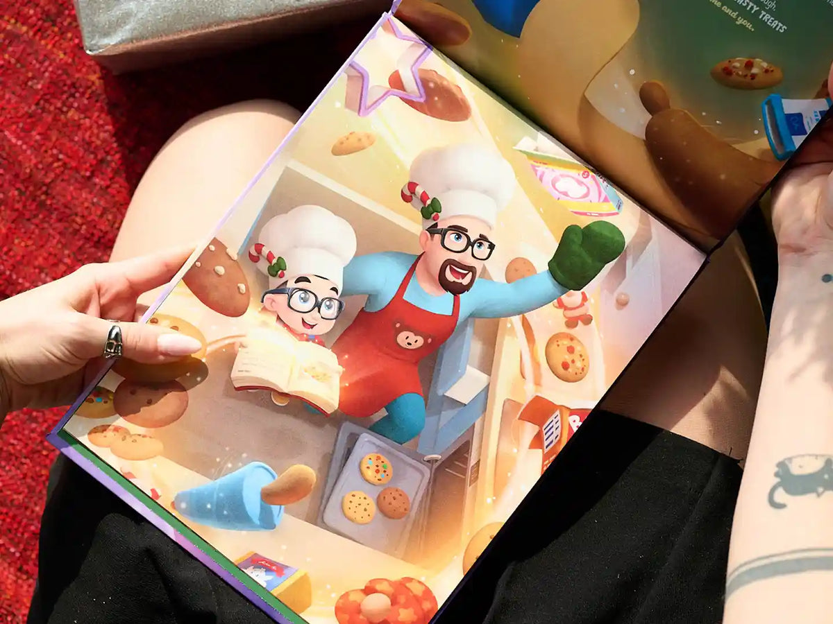 Un'illustrazione tratta da un libro di Natale personalizzato in cui papà e il suo piccolo preparano i biscotti.