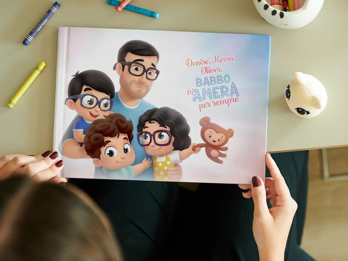 La copertina del libro personalizzato di Urrà Eroi in cui personalizzi papà e i suoi tre bambini, che è anche un fantastico regalo.