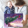 Mamma e bambino sorridenti con il libro personalizzato “Il nostro Primo Natale 2025” con Enea & Mammina – regalo di Natale unico.