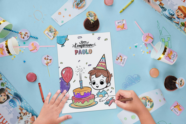 L'immagine mostra il libro da colorare personalizzato per il compleanno. 