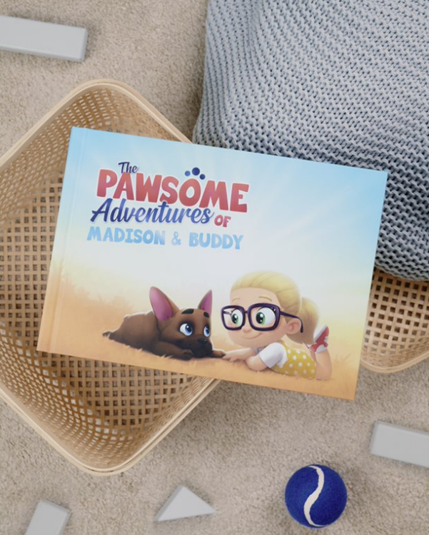L'immagine mostra il libro personalizzato per animali domestici sul pavimento in un cestino.